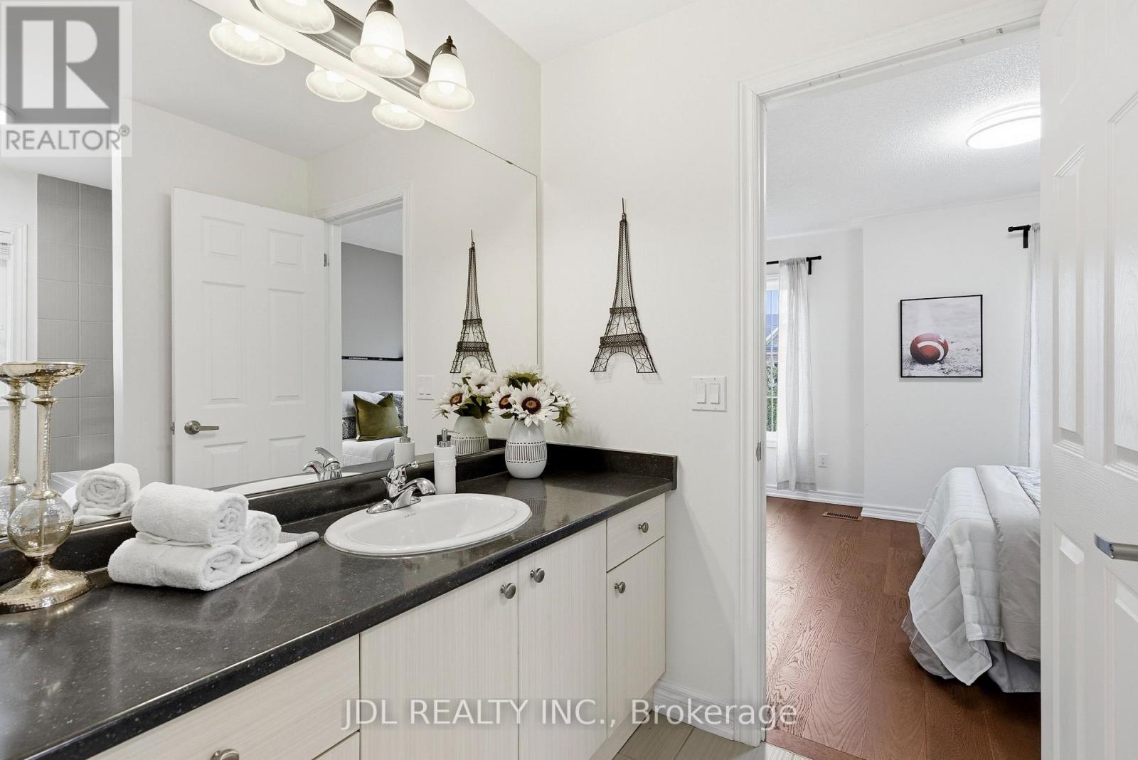 15 Beacon Point Street Property Photo 37