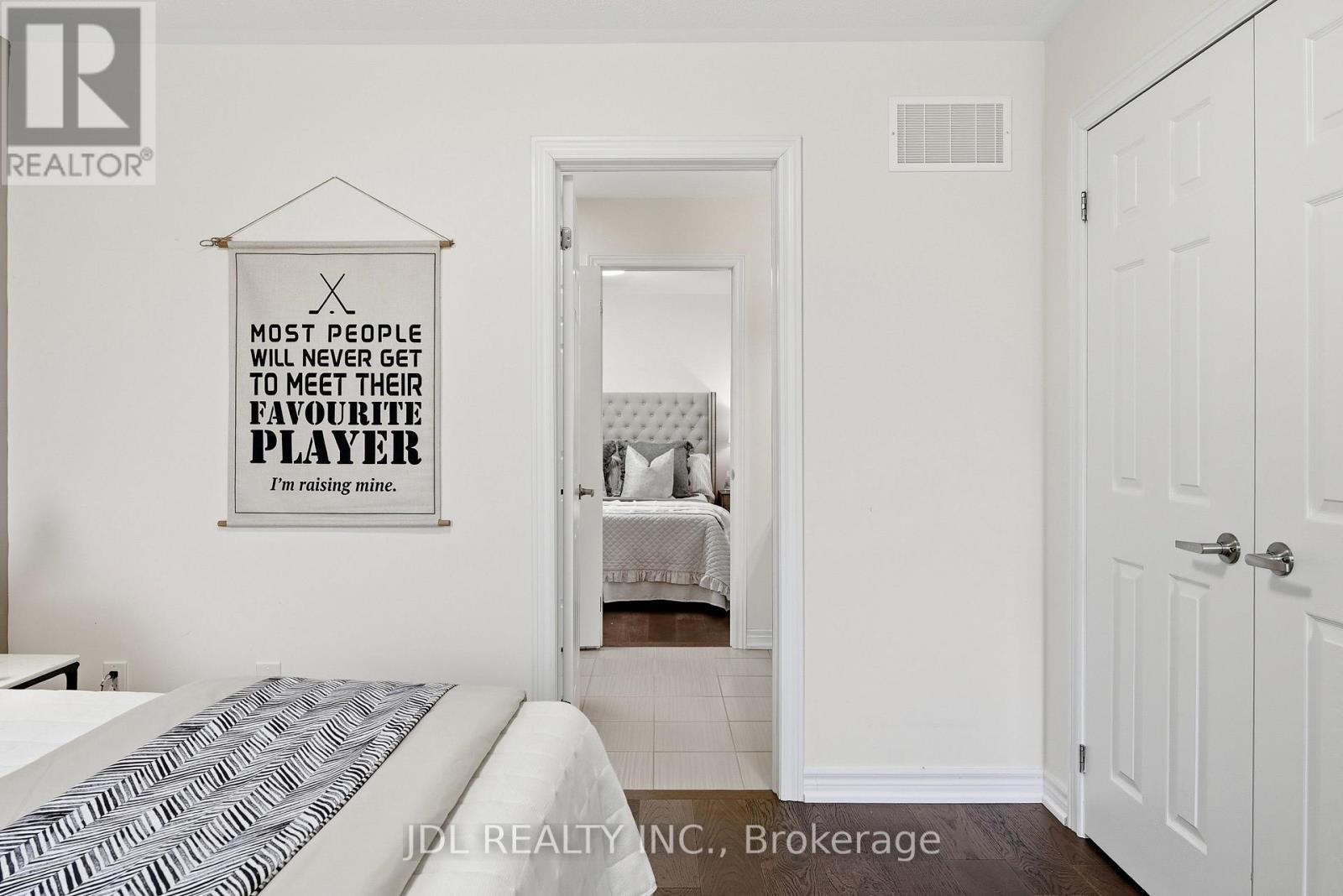 15 Beacon Point Street Property Photo 42