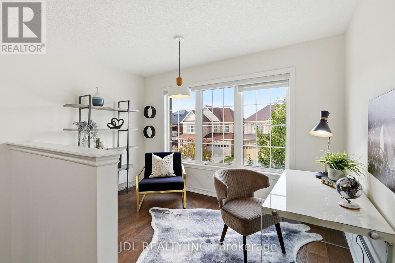 15 Beacon Point Street Property Photo 43