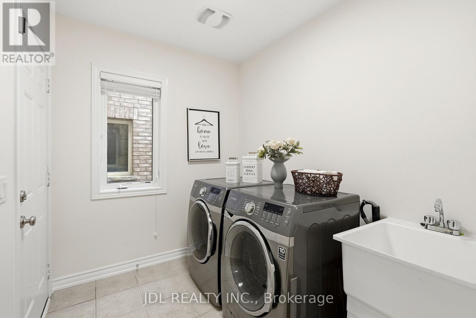 15 Beacon Point Street Property Photo 46