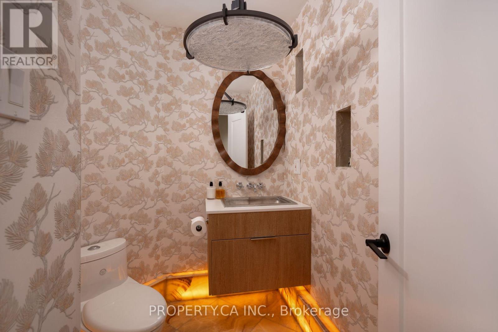 72 Devonsleigh Boulevard Property Photo 6