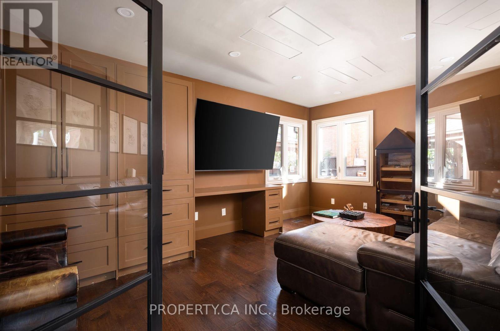72 Devonsleigh Boulevard Property Photo 7