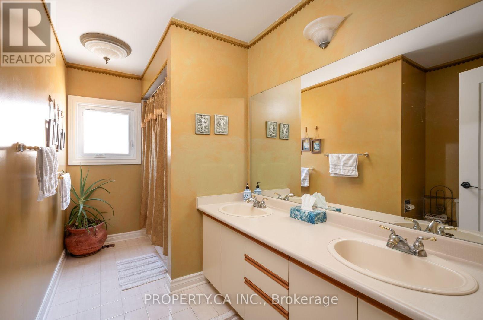 72 Devonsleigh Boulevard Property Photo 31