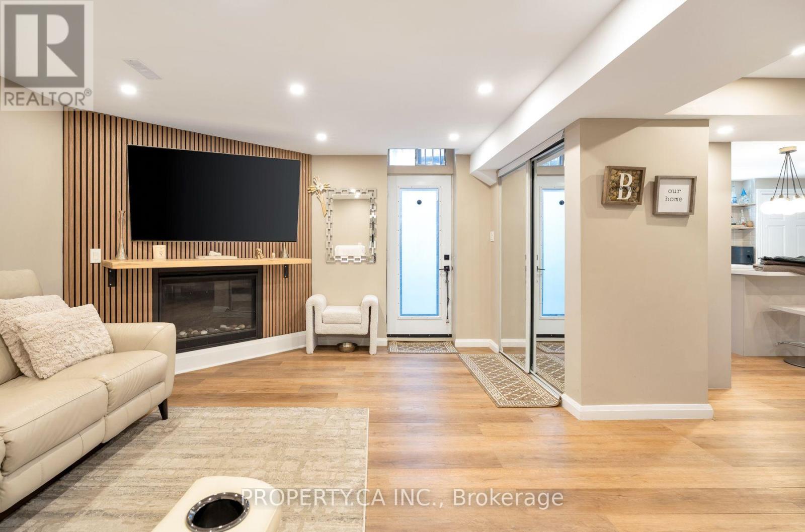 72 Devonsleigh Boulevard Property Photo 33