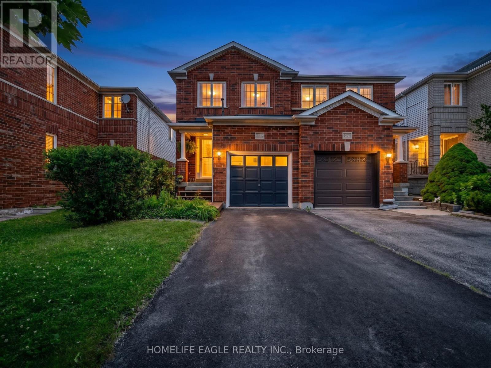 479 Heddle Crescent Property Photo 1