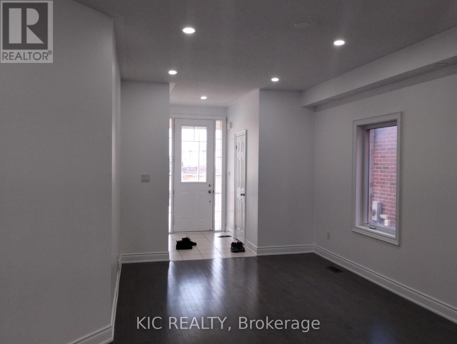 1461 Lormel Gate Avenue Property Photo 2