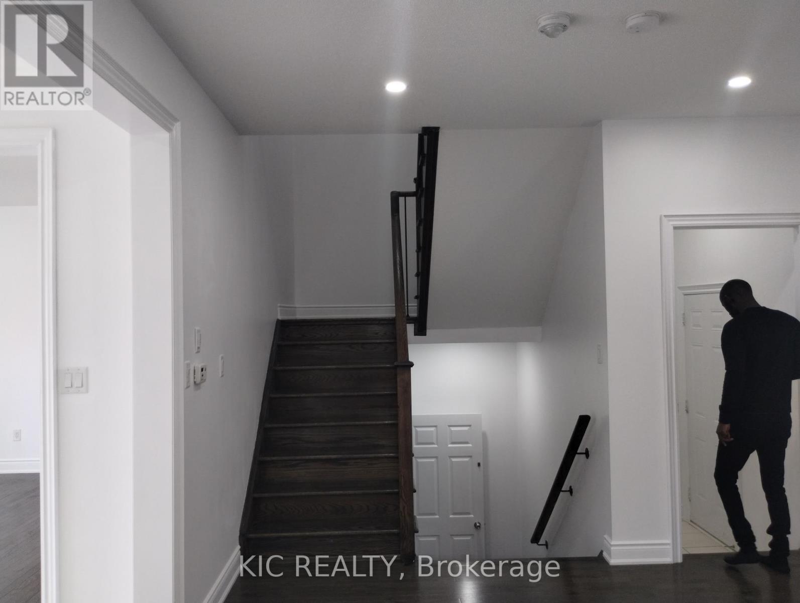 1461 Lormel Gate Avenue Property Photo 3