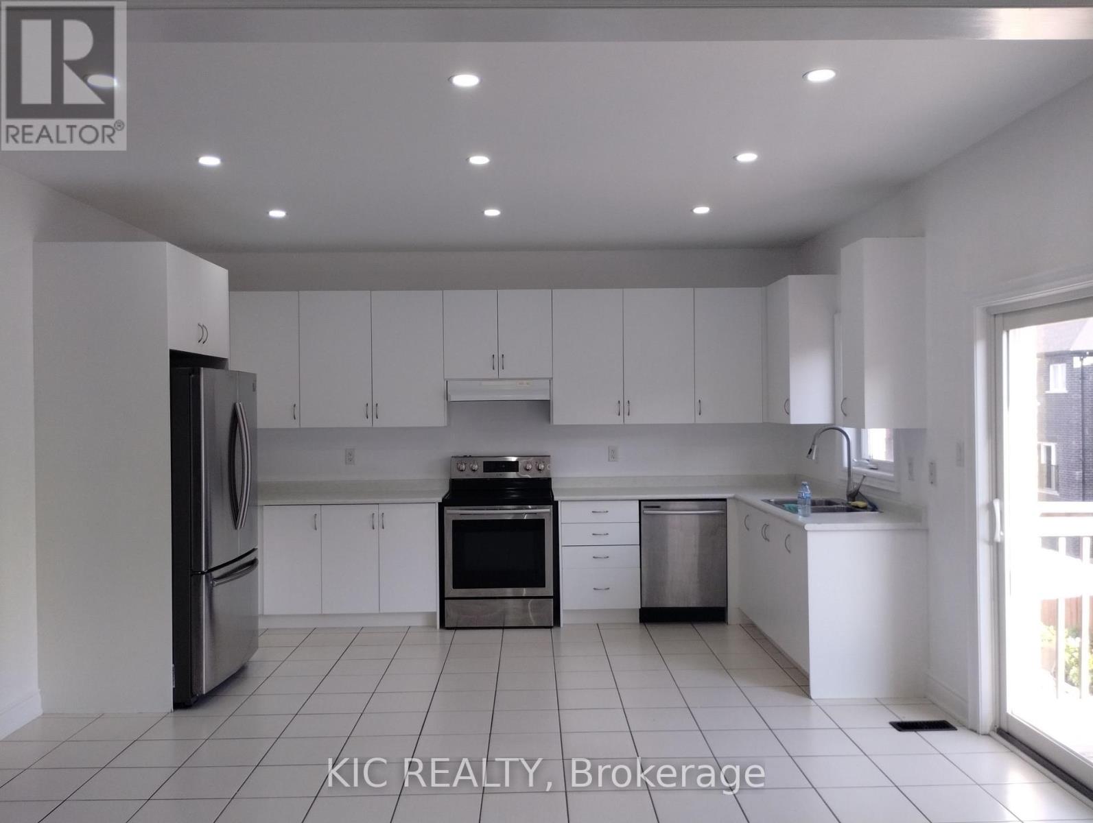 1461 Lormel Gate Avenue Property Photo 4