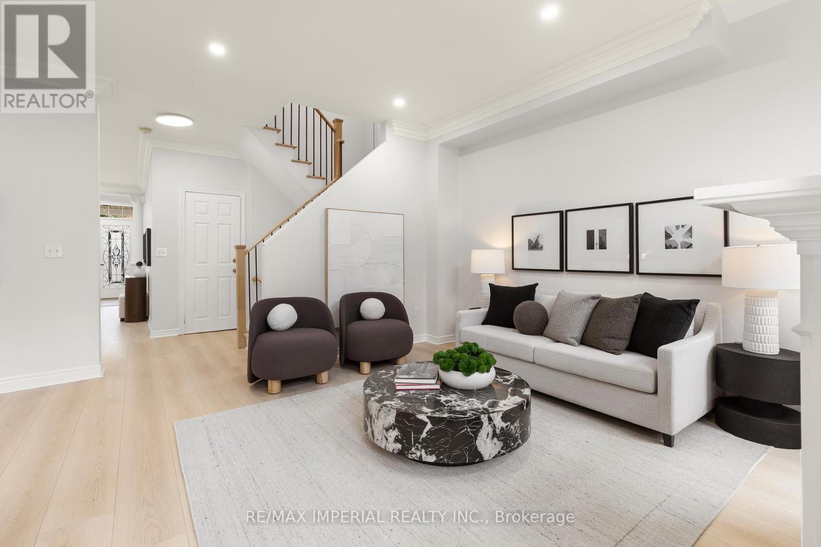 44 Hawkview Boulevard Property Photo 14