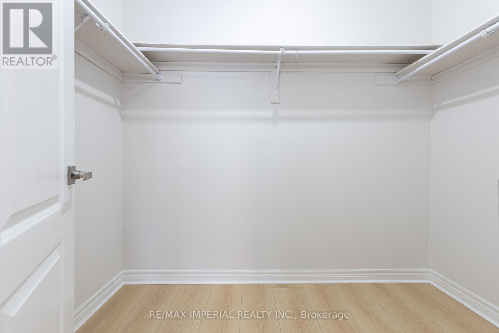 44 Hawkview Boulevard Property Photo 27
