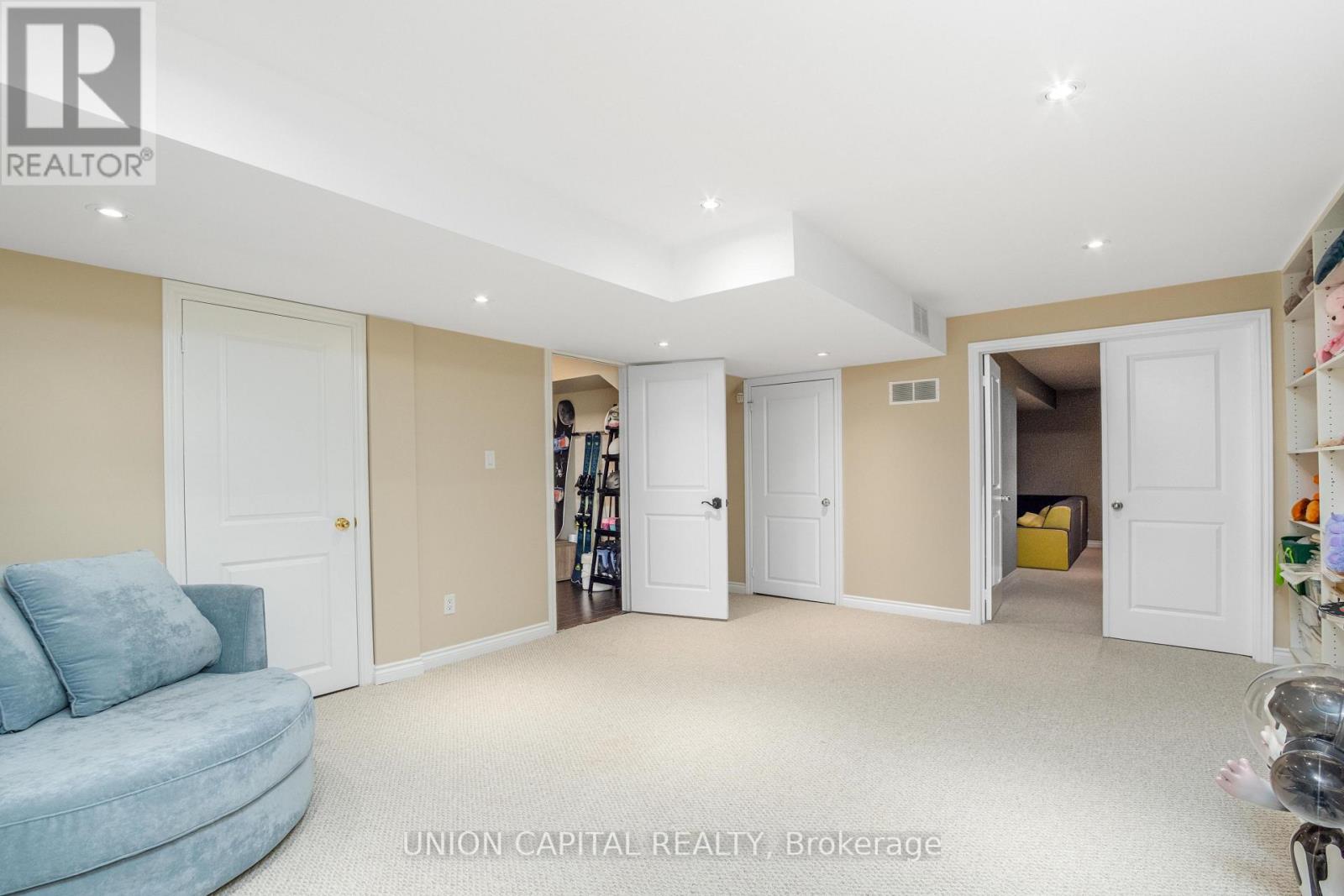 24 Royal West Road Property Photo 37