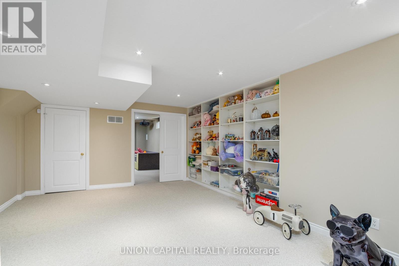 24 Royal West Road Property Photo 38