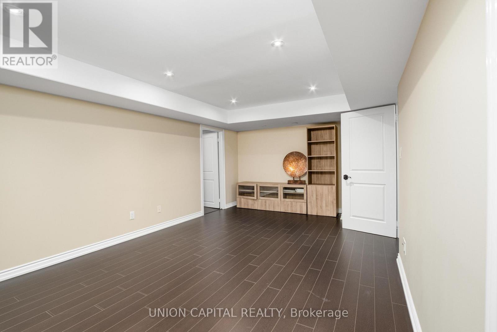 24 Royal West Road Property Photo 40