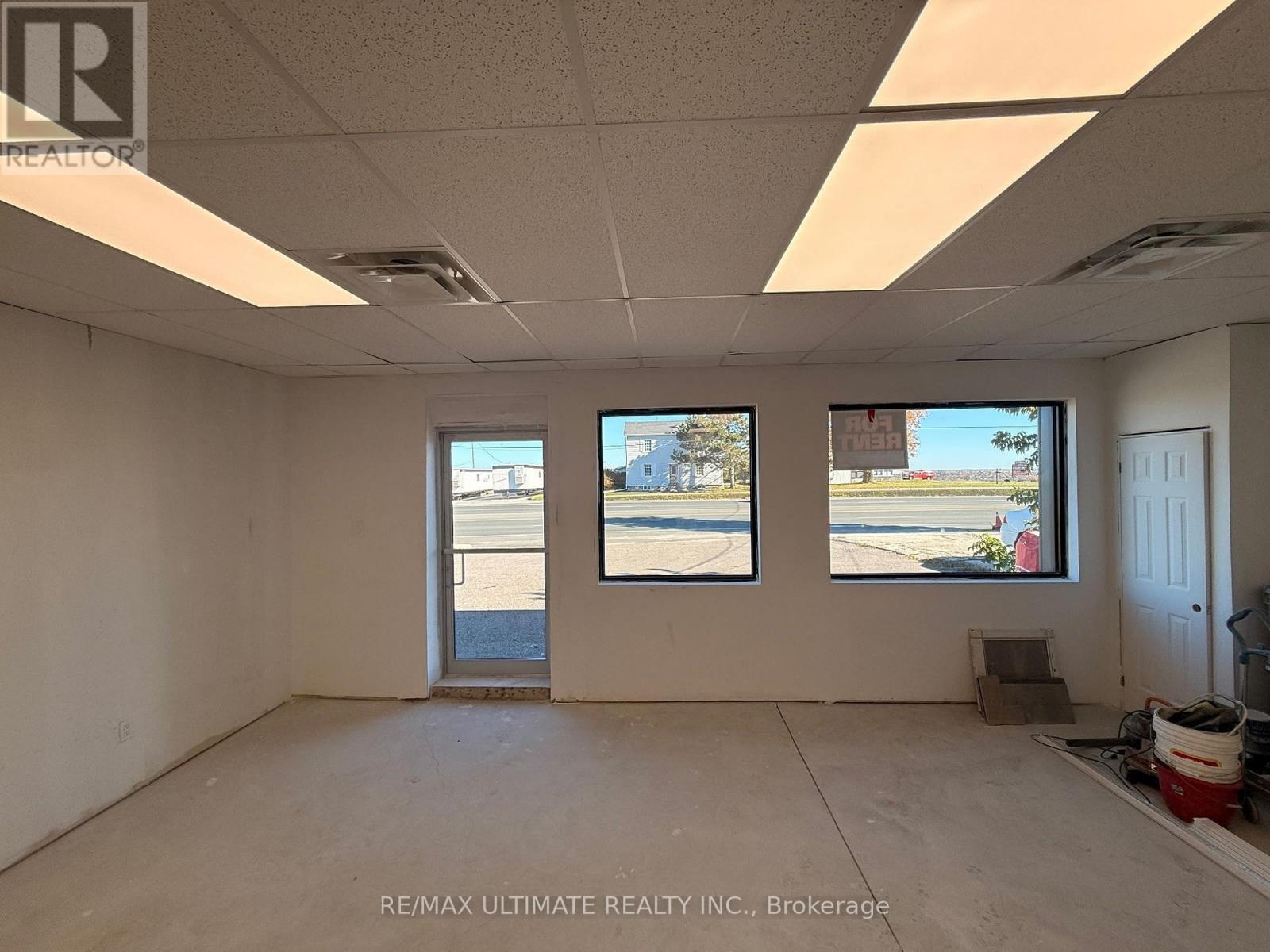 3 - 18582 Yonge Street Property Photo 2