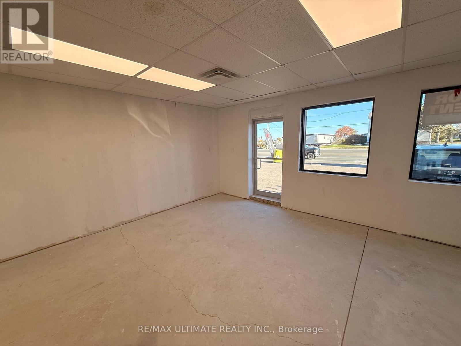 3 - 18582 Yonge Street Property Photo 3
