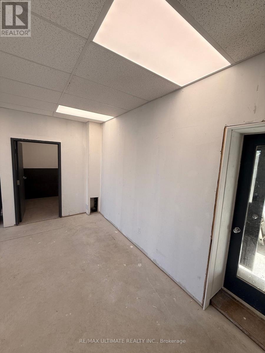 3 - 18582 Yonge Street Property Photo 4