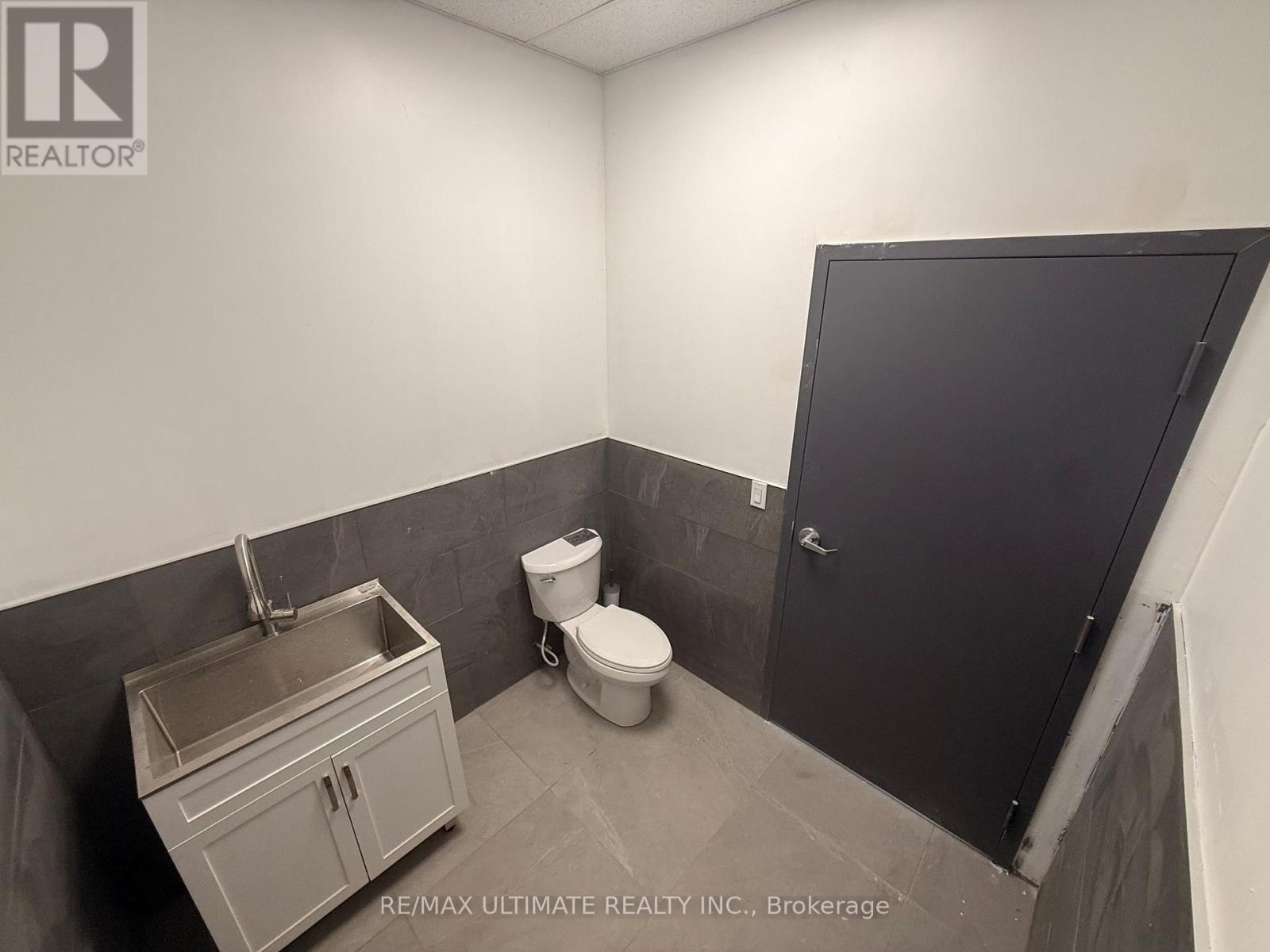 3 - 18582 Yonge Street Property Photo 6