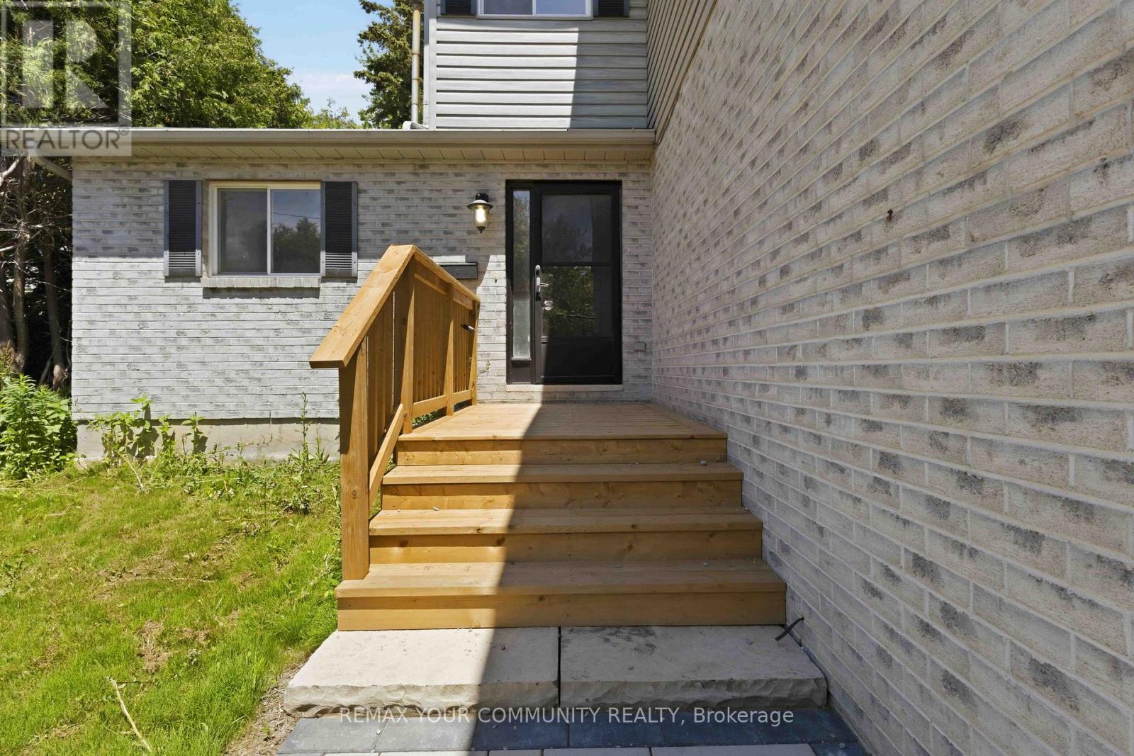 924 Helen Street Property Photo 3