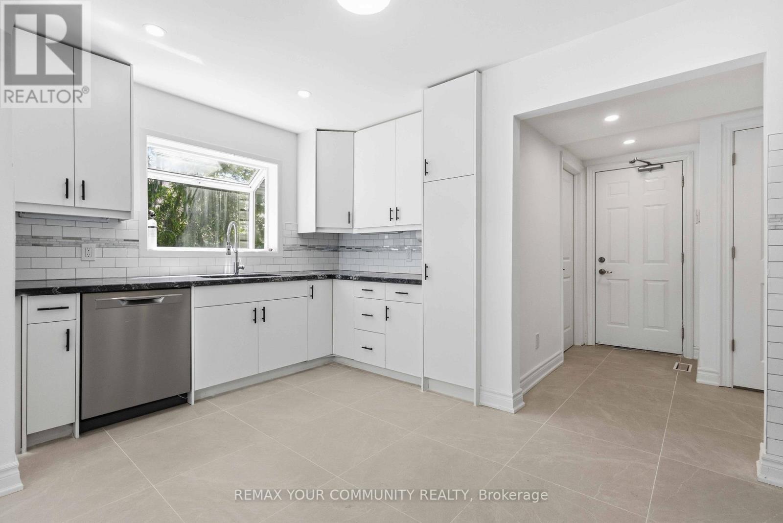 924 Helen Street Property Photo 12