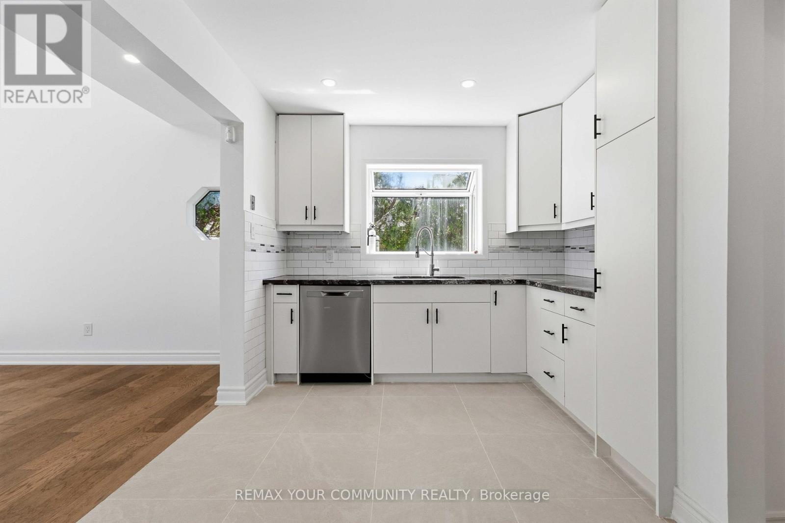 924 Helen Street Property Photo 13