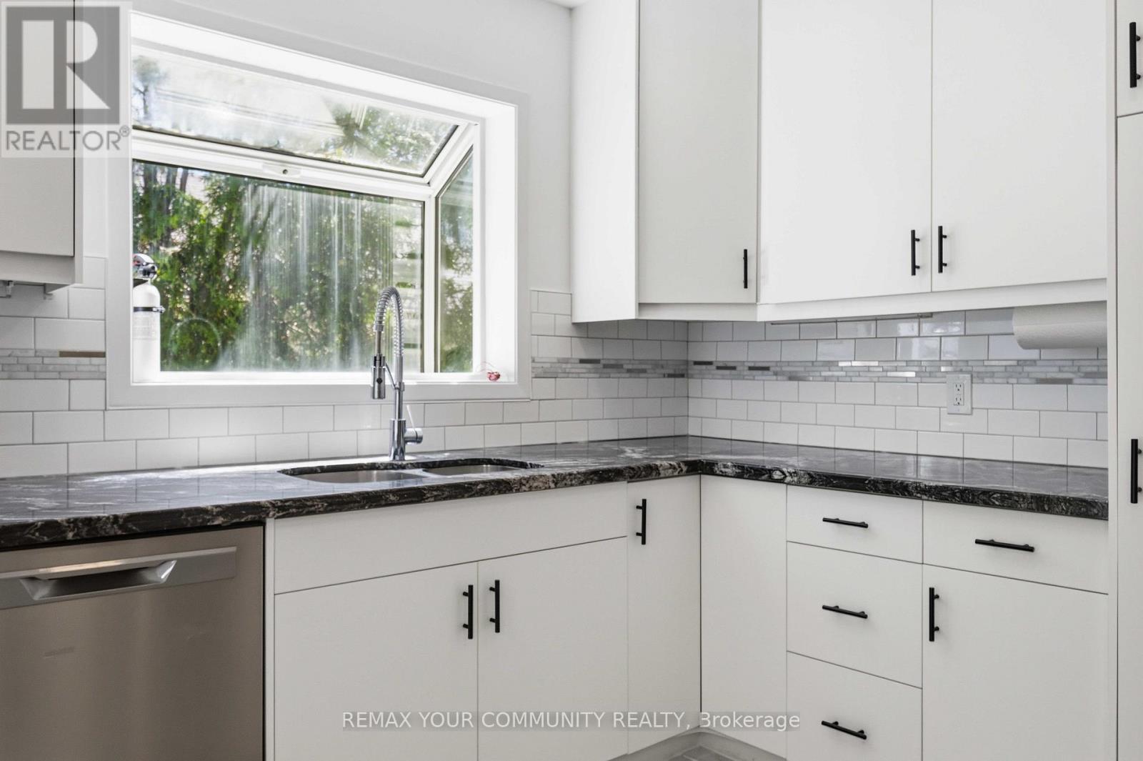 924 Helen Street Property Photo 16