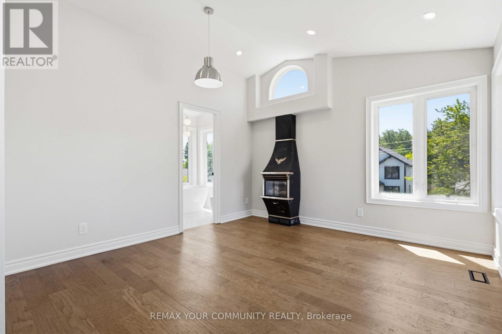 924 Helen Street Property Photo 29