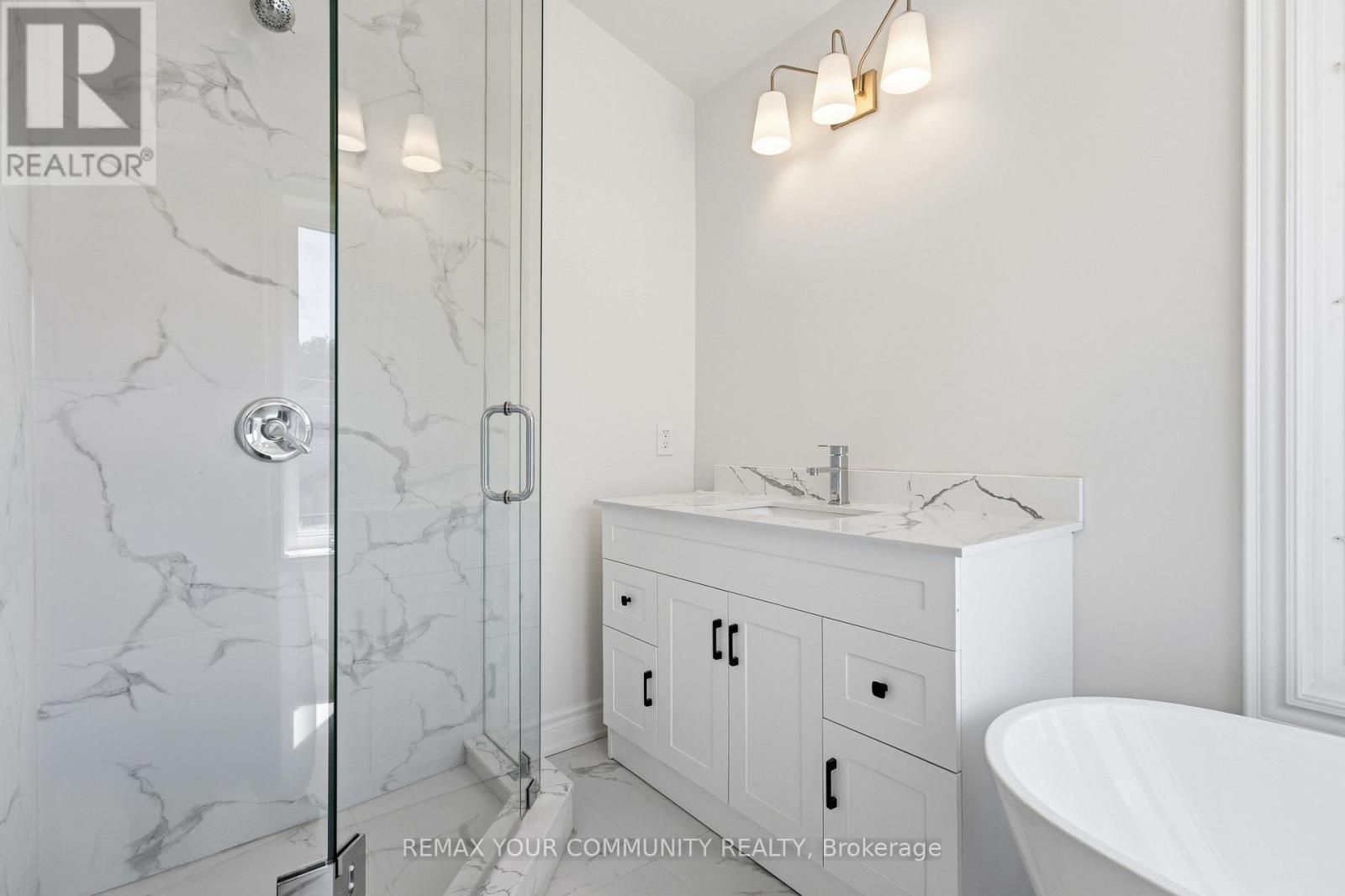 924 Helen Street Property Photo 32