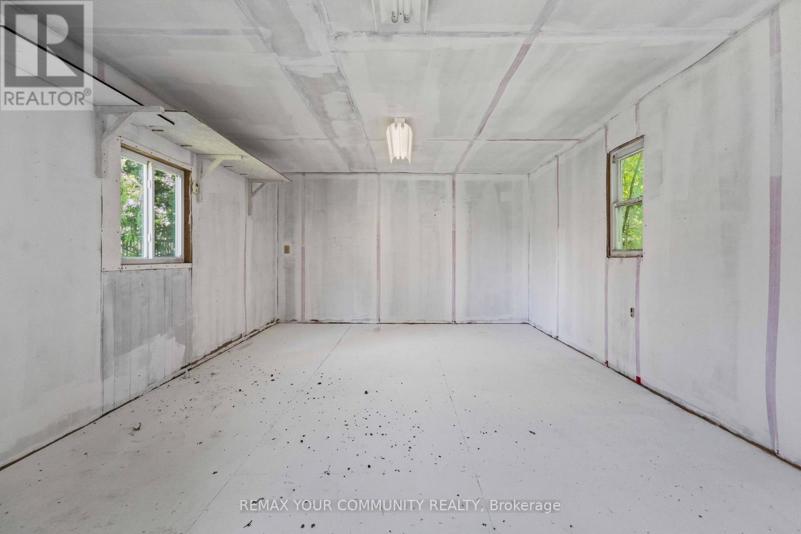 924 Helen Street Property Photo 34