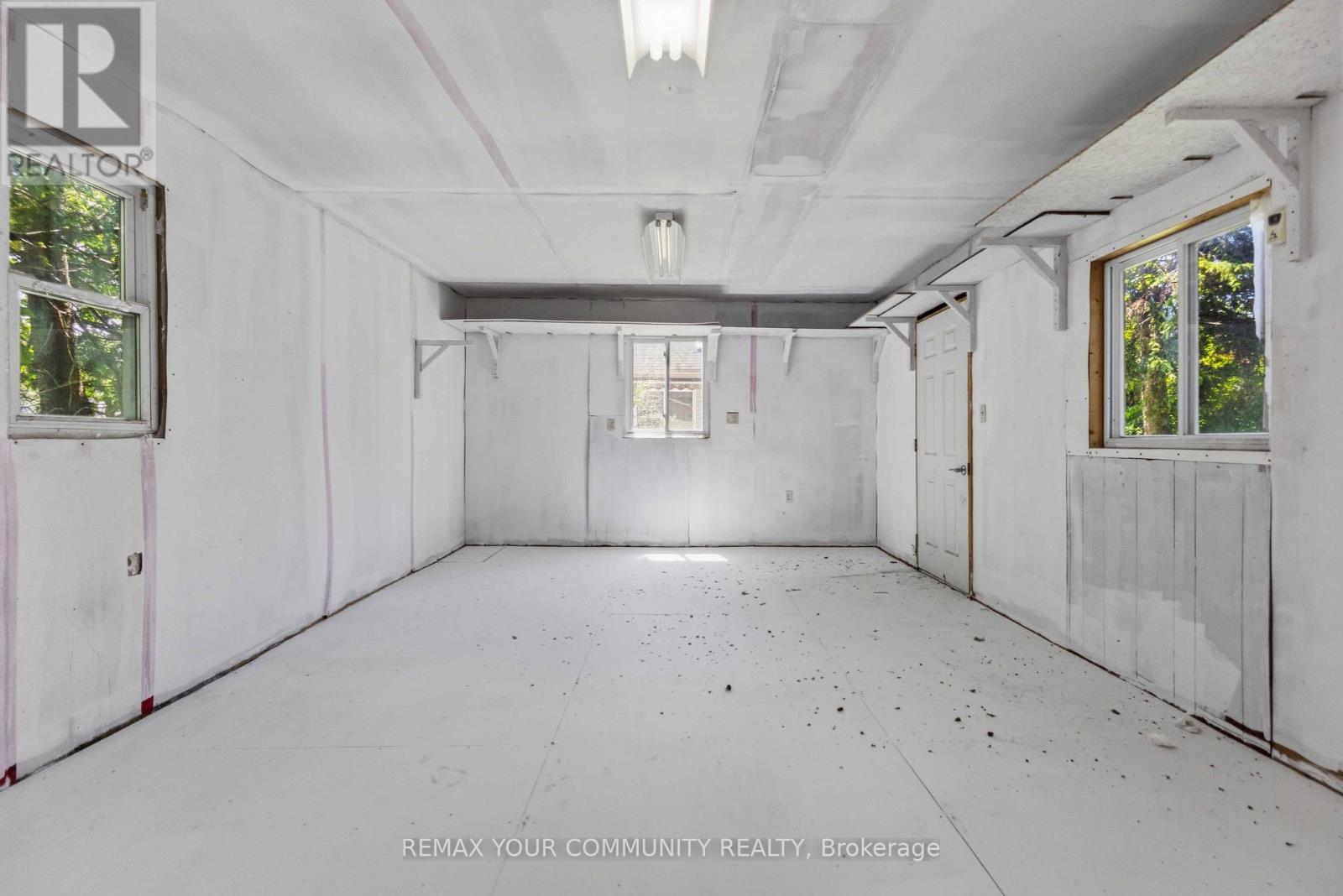924 Helen Street Property Photo 35