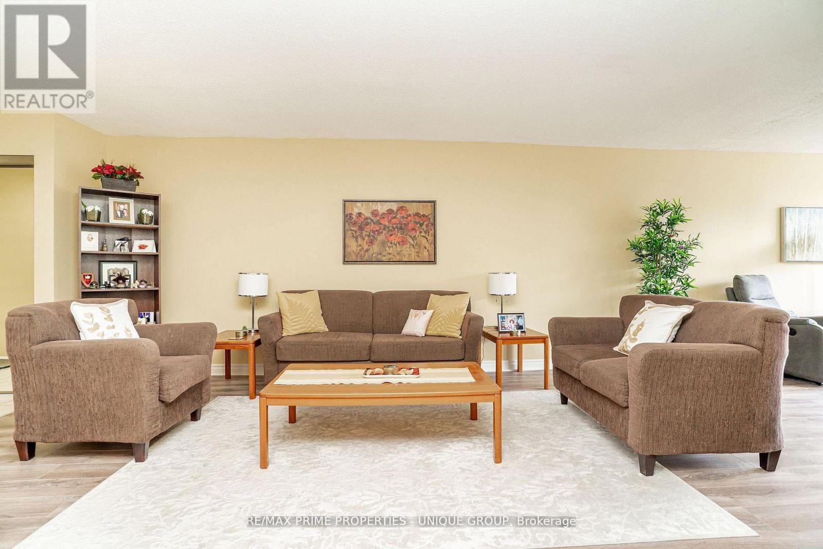 209 - 33 Weldrick Road E Property Photo 11