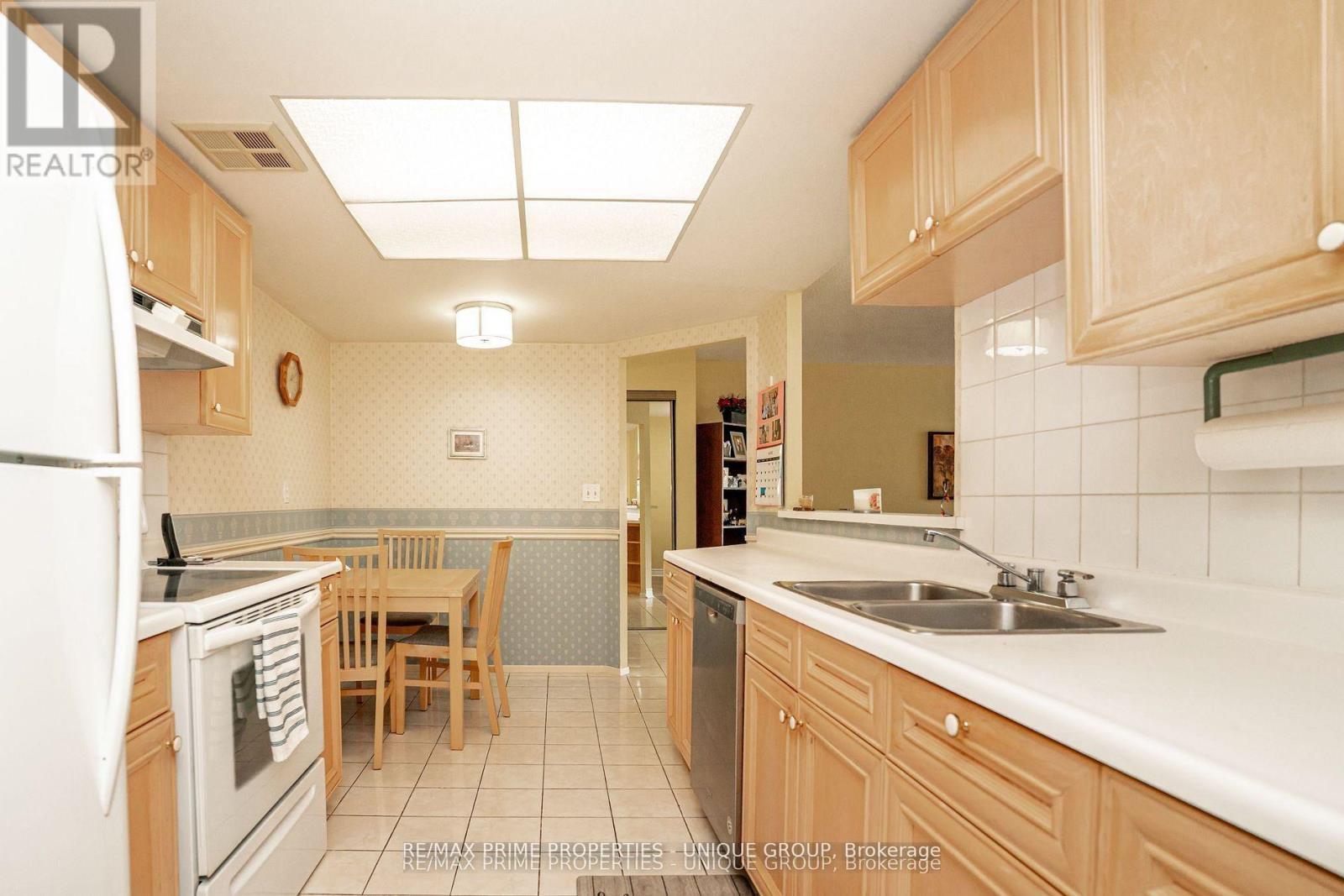 209 - 33 Weldrick Road E Property Photo 18