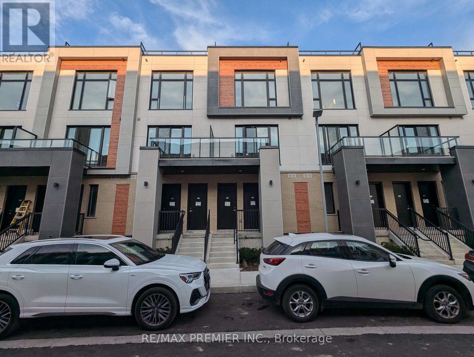 509 - 9 STECKLEY HOUSE LANE Property Photo 1