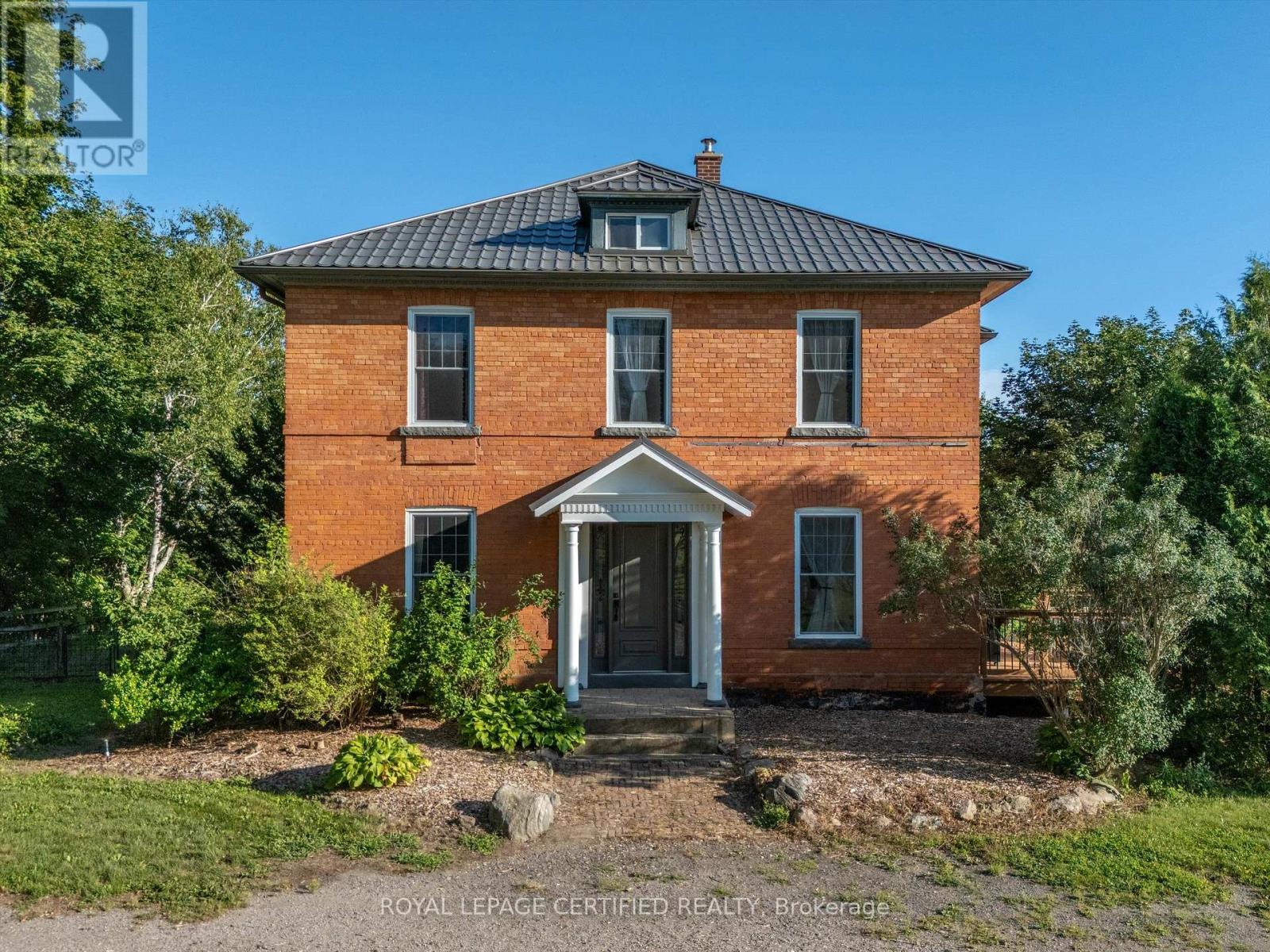 4621 5th Line Property Photo