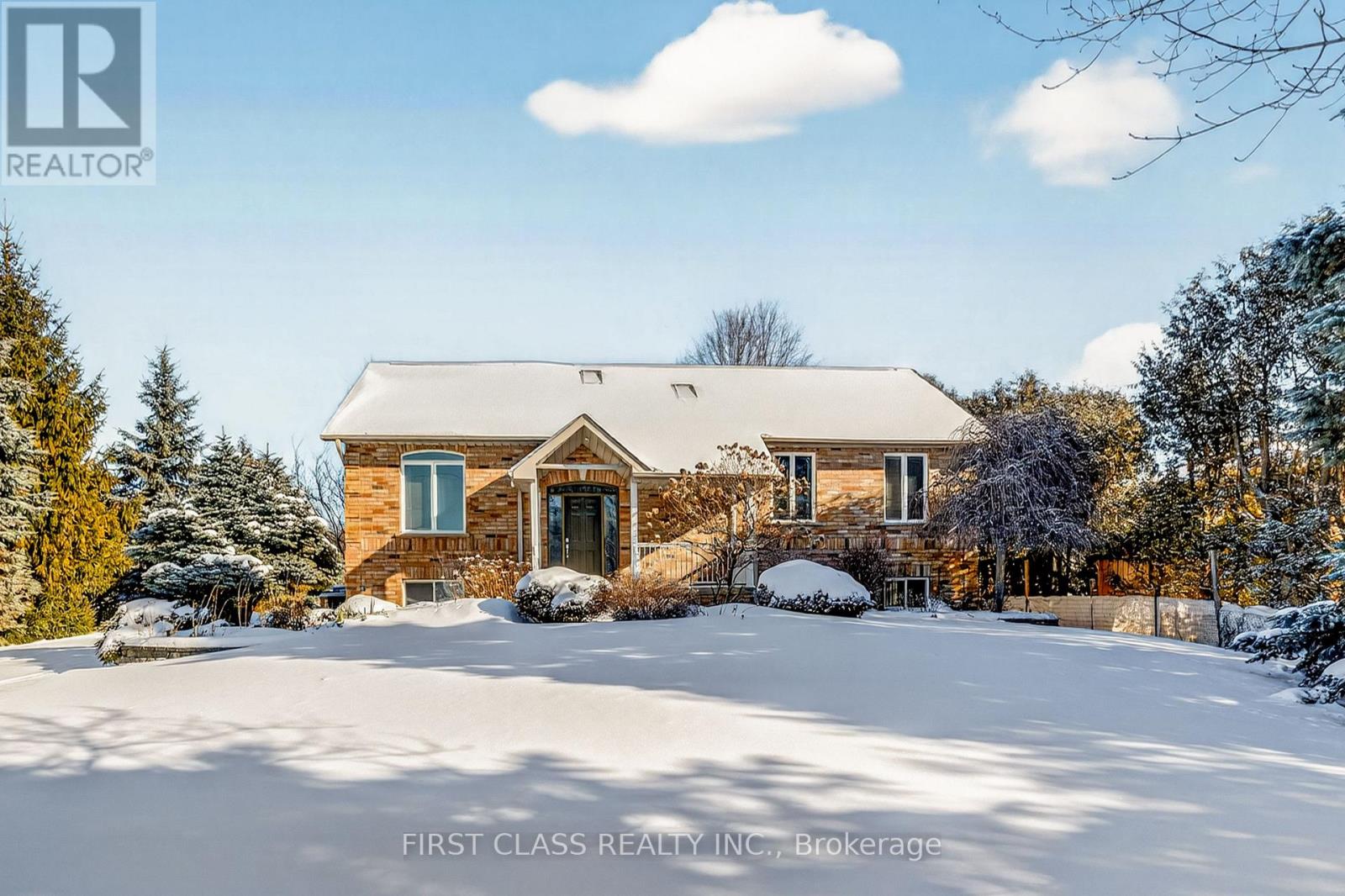 20173 Bathurst Street Property Photo 4
