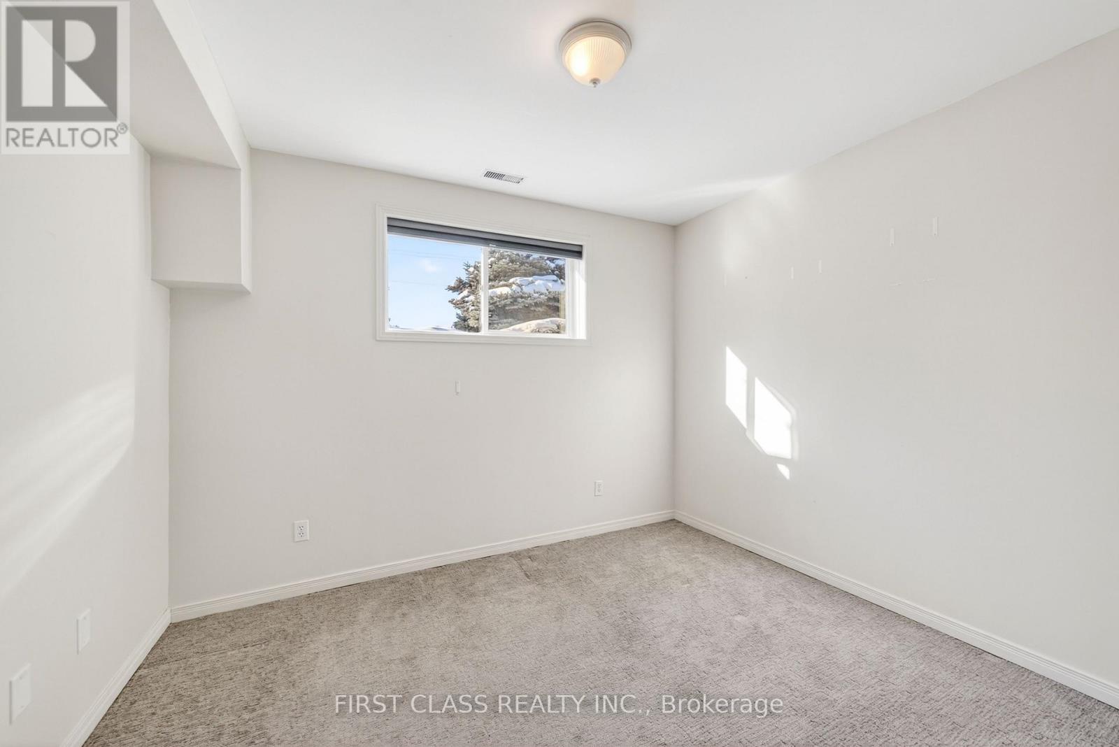 20173 Bathurst Street Property Photo 15