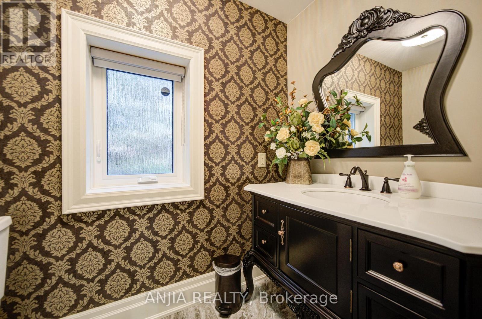 452 Fernleigh Circle S Property Photo 17
