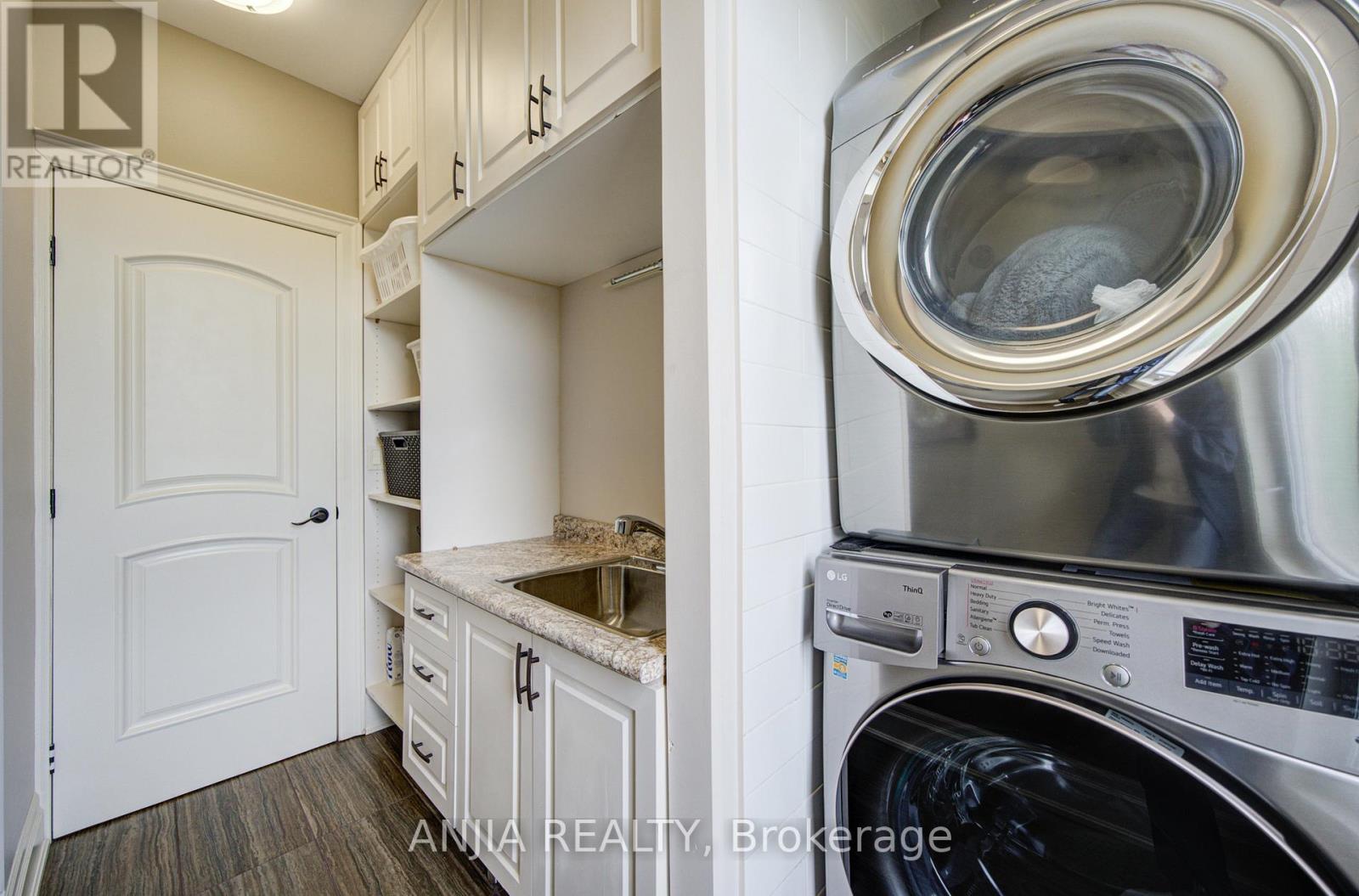 452 Fernleigh Circle S Property Photo 18