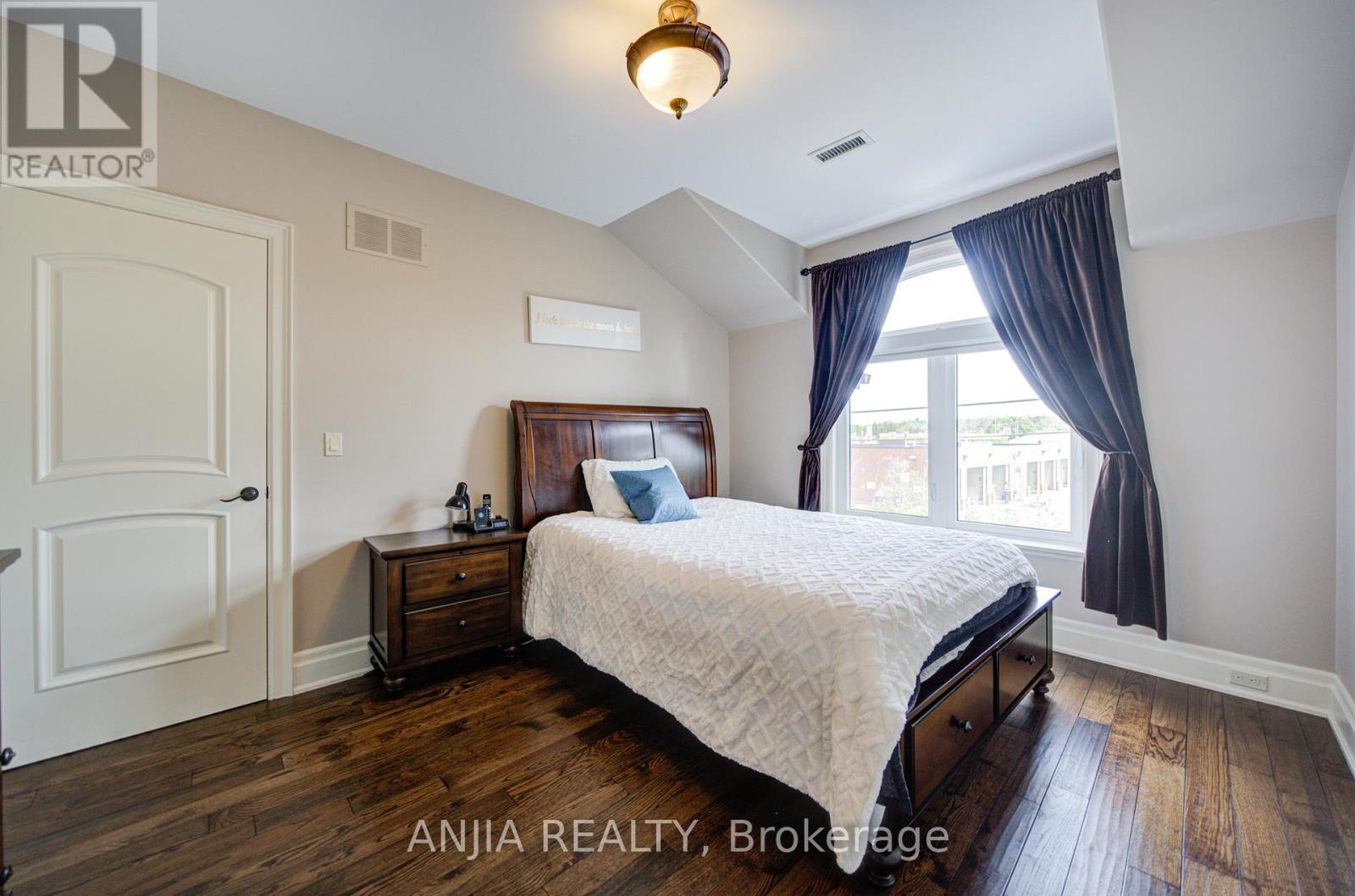 452 Fernleigh Circle S Property Photo 24
