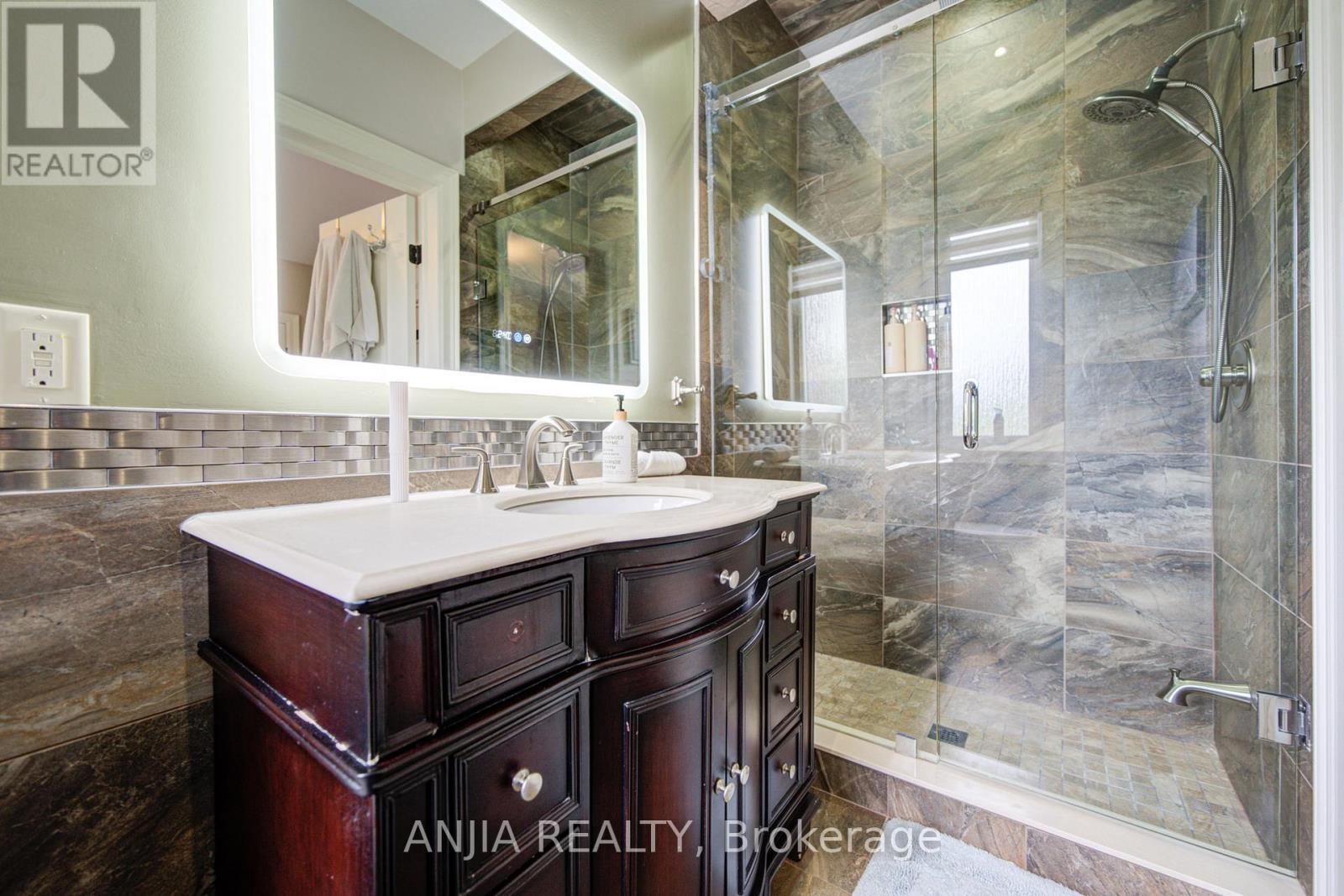 452 Fernleigh Circle S Property Photo 25