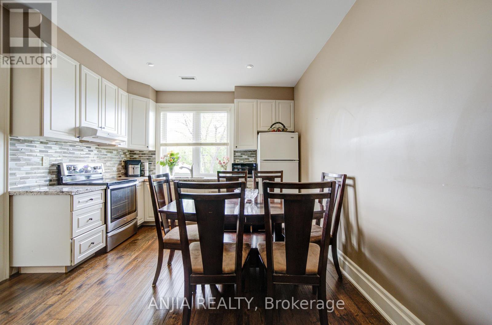 452 Fernleigh Circle S Property Photo 29