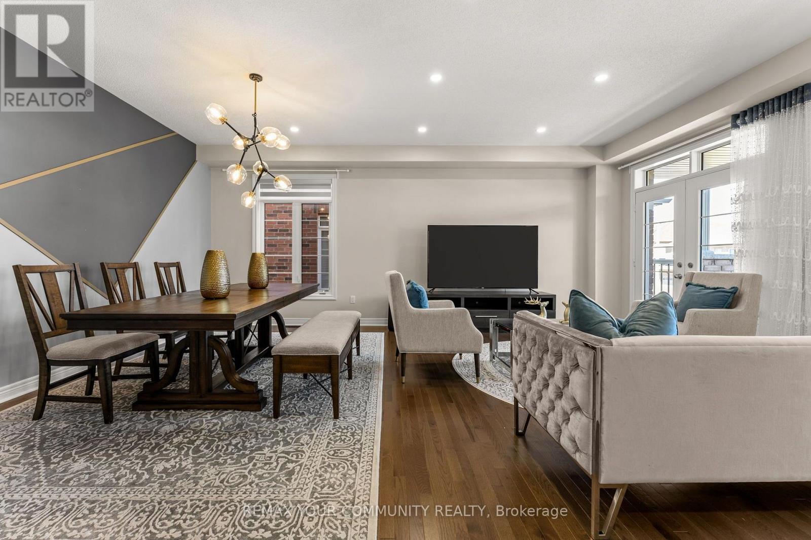 150 Inverness Way Property Photo 7
