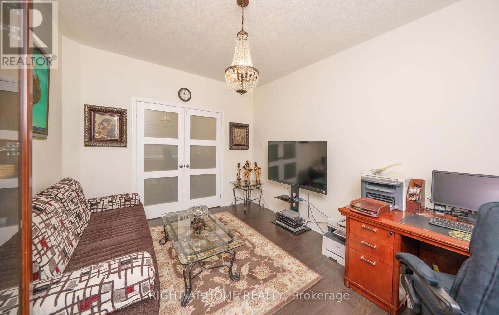 2 Cliff Thompson Court Property Photo 9