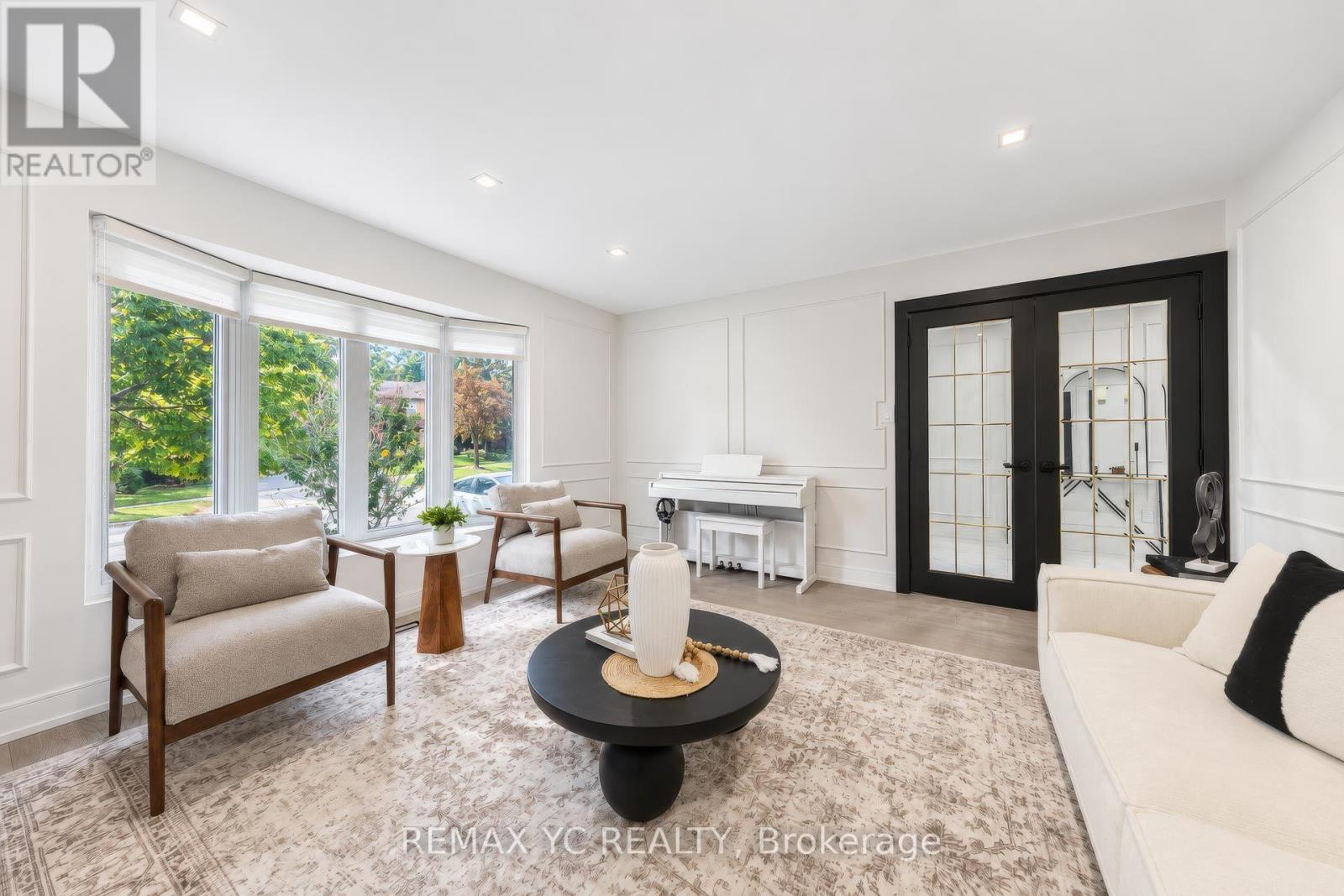 4 Simmons Crescent Property Photo 1
