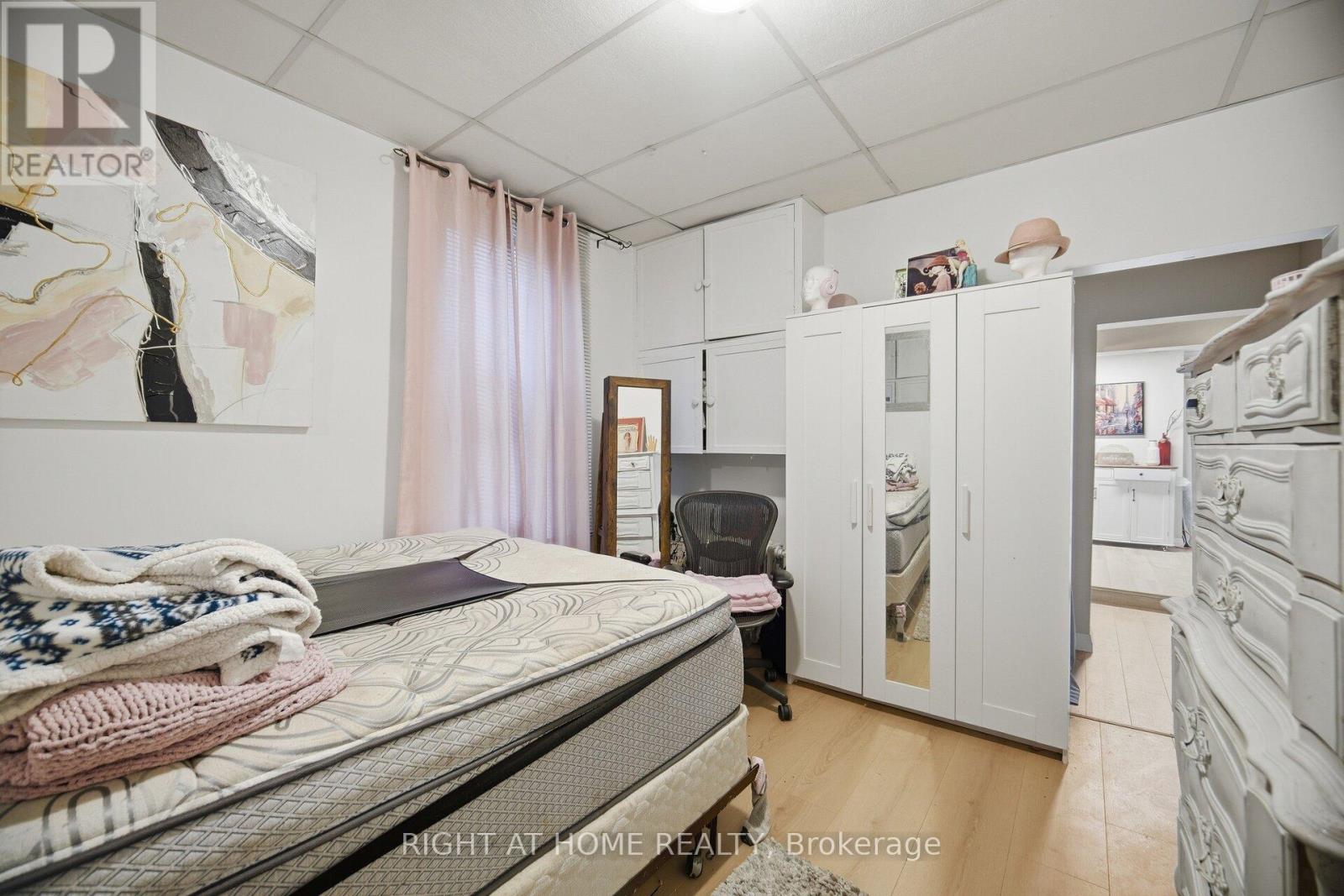 403 Park Avenue Property Photo 34
