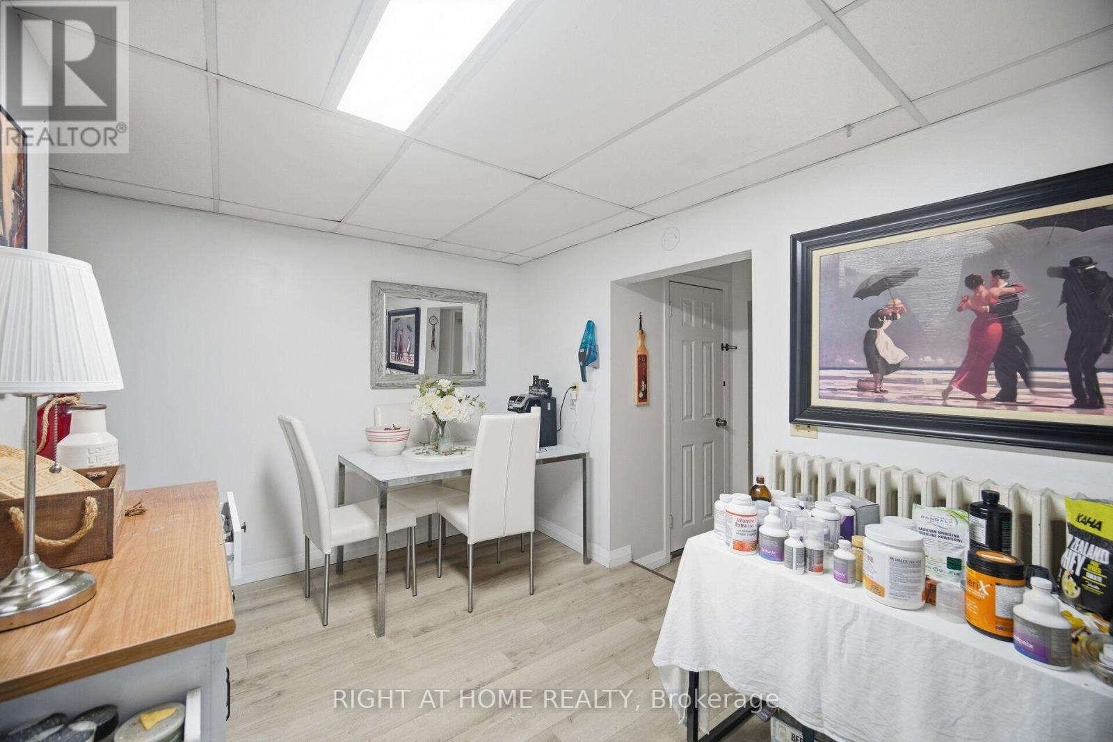 403 Park Avenue Property Photo 39