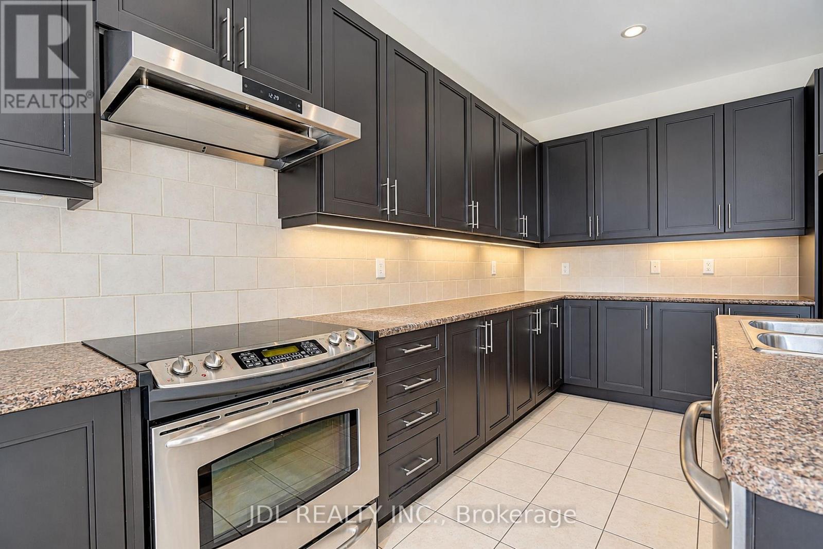 11 Herbert Wales Crescent Property Photo 21