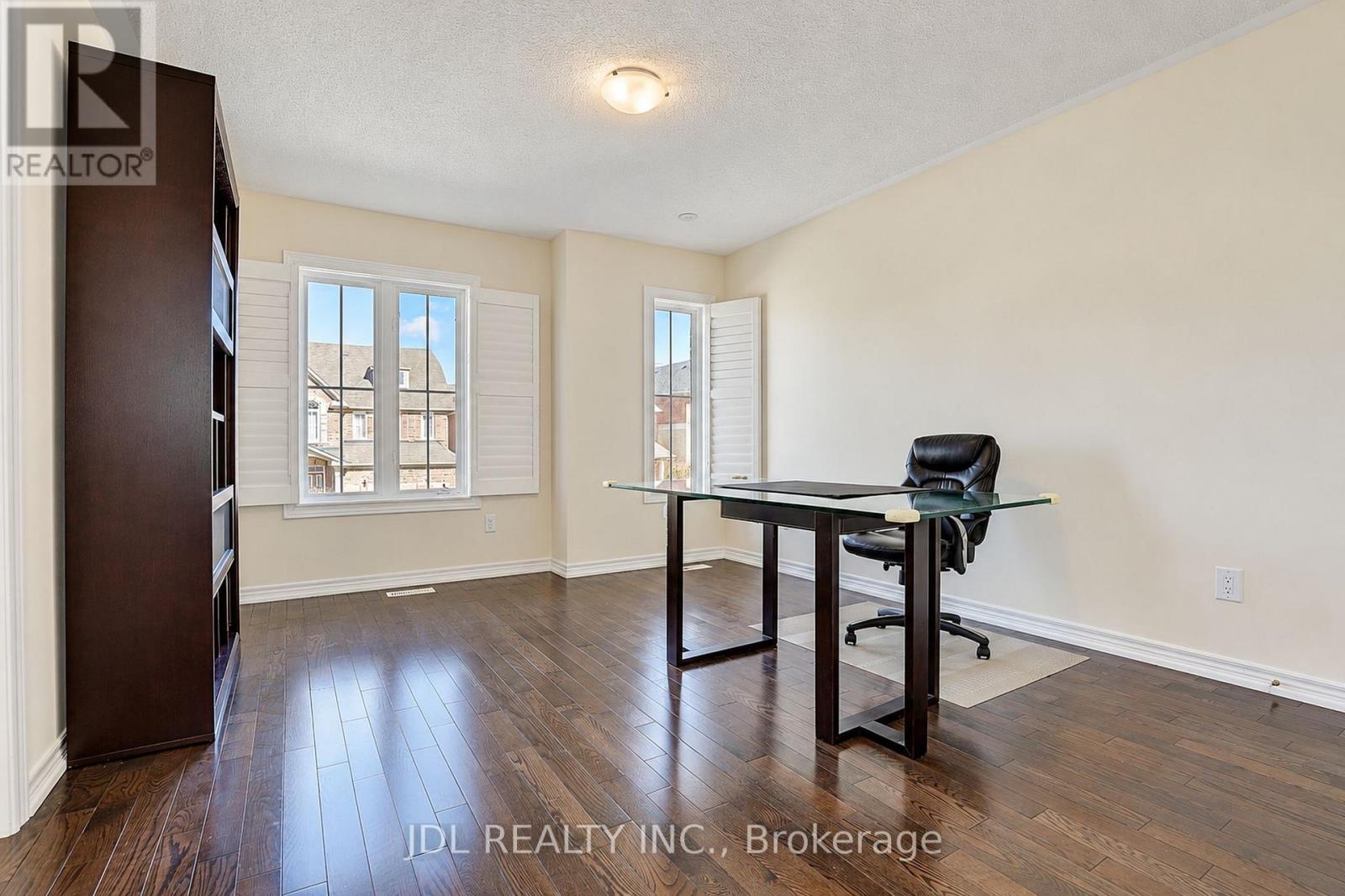 11 Herbert Wales Crescent Property Photo 35