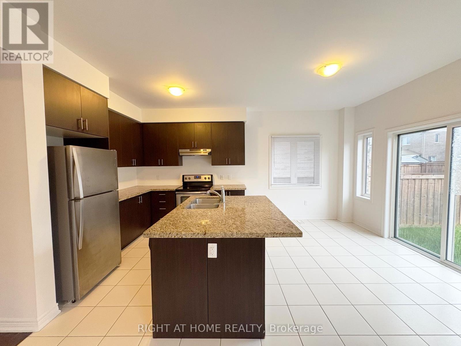 1528 Mcroberts Crescent Property Photo 3