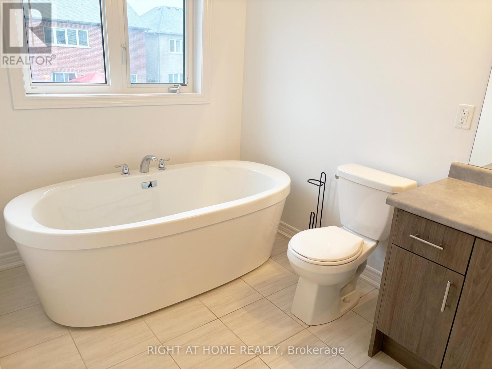 1528 Mcroberts Crescent Property Photo 9