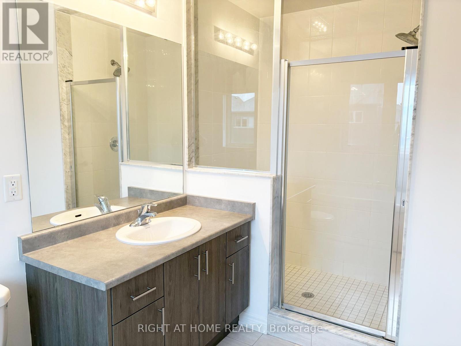 1528 Mcroberts Crescent Property Photo 10